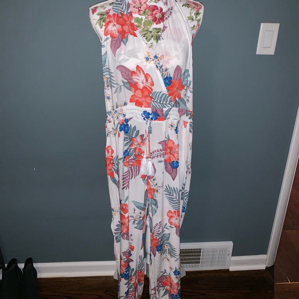 Mustard Seed white halter Jumpsuit in tropical flower - Picture 2 of 7